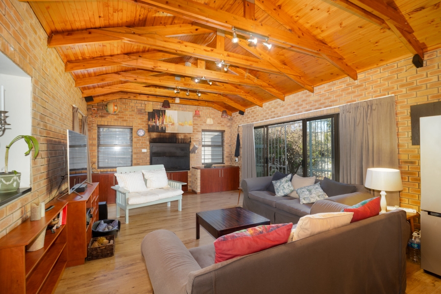 5 Bedroom Property for Sale in Vredekloof Heights Western Cape